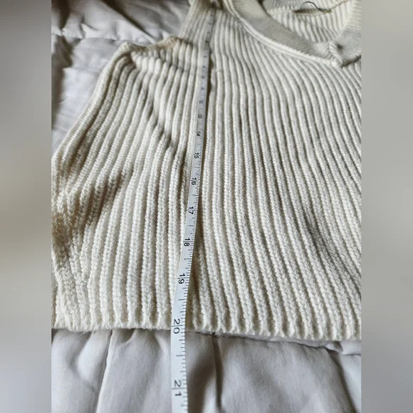Abercrombie & Fitch White V-Neck Knit Sweater Vest Size Small - Picture 6 of 10